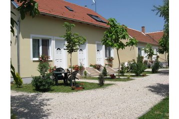 Hungría Privát Kapuvár, Exterior